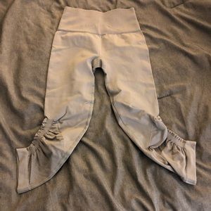 Light grey Lululemon capris pants